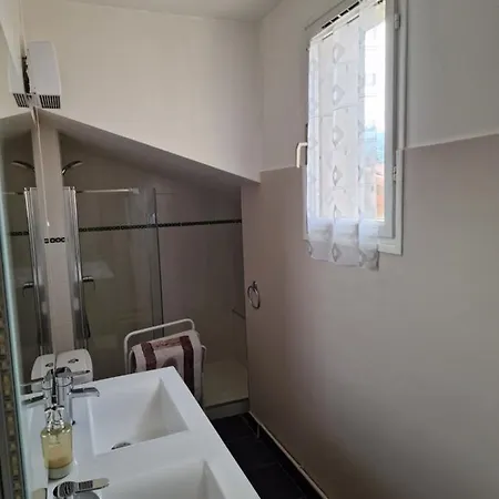 Location Coma Cheric Et Parking Collioure